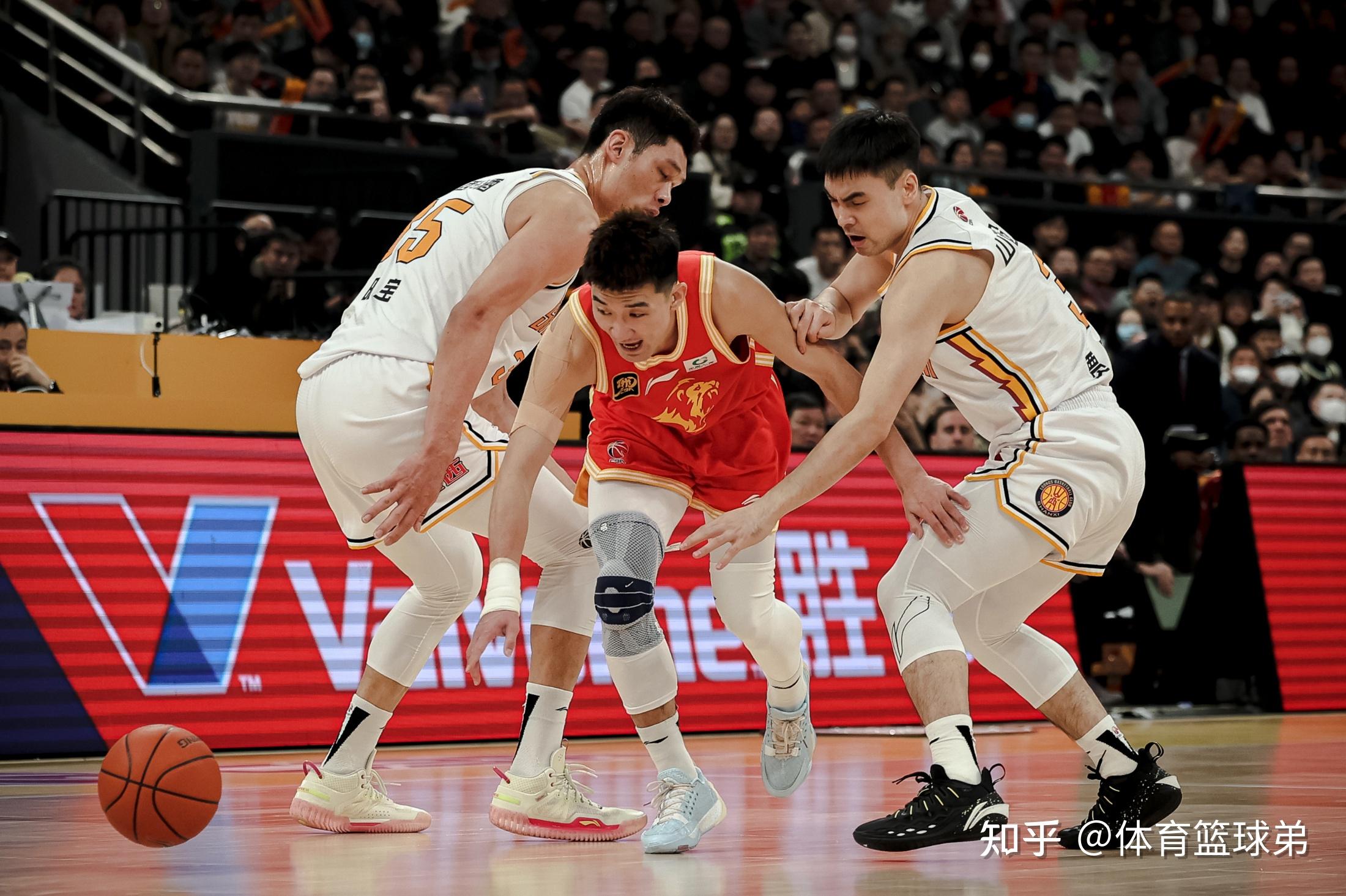 关于转折点！广厦男篮门线救险，欧冠今晚攻防权衡，气氛紧张，更衣室氛围转暖的信息