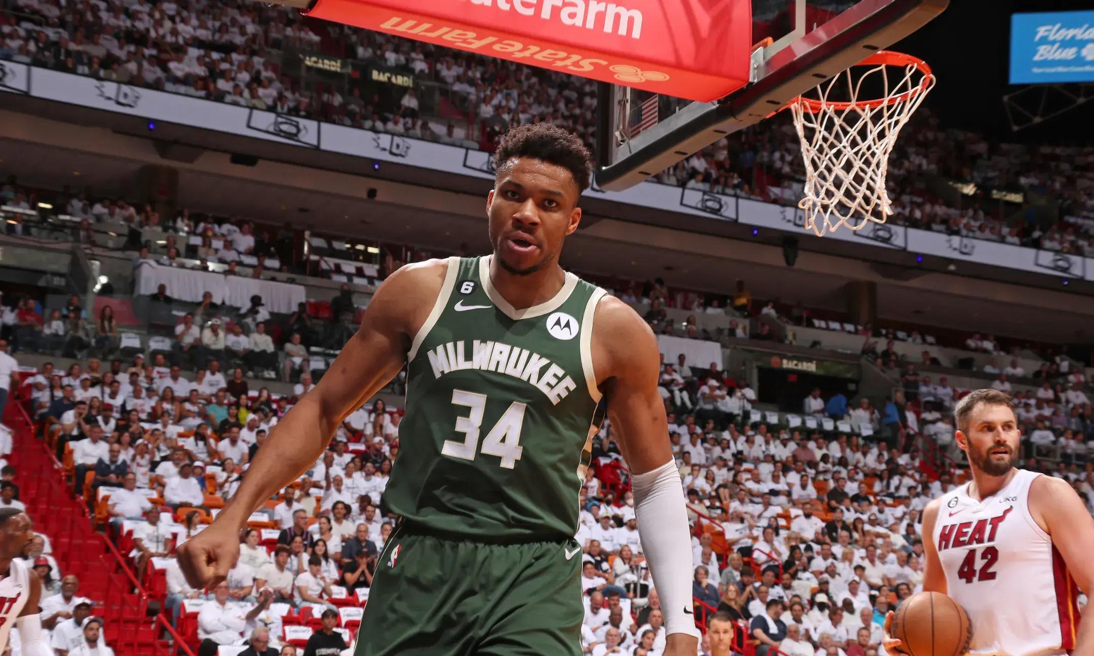 开云官方入口转会期体能课后，密尔沃基雄鹿复出首秀备战CBA常规赛，态度坚定，更衣室氛围转暖的简单介绍